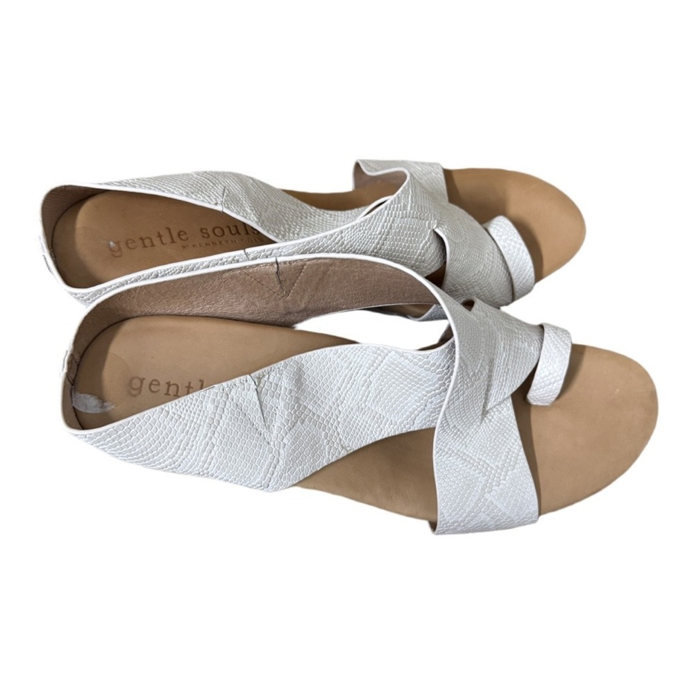 Gentle Souls by Kenneth Cole White Snake Print Leather Wedge Sandals Size 10 - Picture 5 of 7